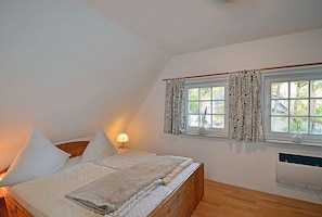 4 bedrooms, free WiFi - Island of peace Comfortable holiday residence (Glowe)