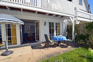 Outdoor dining - Amber Breege Comfortable Vacation Home (Breege)