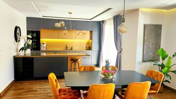 Apartment (Two Bedroom Apartment with Swimming P) | Dining room