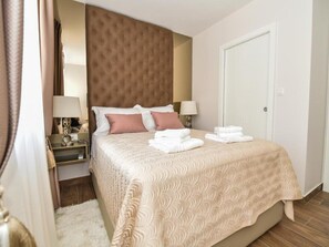 Apartment (Two Bedroom Apartment with Swimming P)