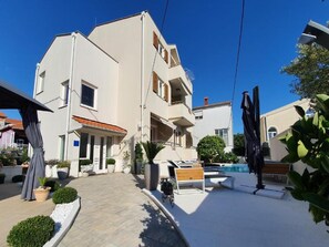 Apartment (Two Bedroom Apartment with Swimming P) | Exterior