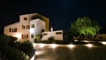 Apartment (Two Bedroom Apartment with Swimming P) | Exterior