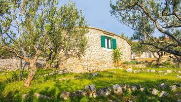 Villa (One Bedroom Villa with Swimming Pool) | Garden