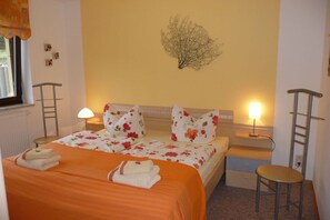 1 habitación, tabla de planchar con plancha, wifi gratis y ropa de cama 