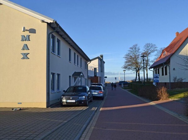 Parkplätze auf dem Gelände