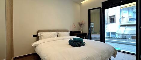 2 bedrooms, desk, iron/ironing board, WiFi