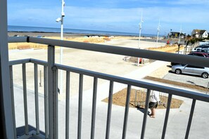 Property grounds - L'artiste, Moderne Avec vue mer - Cour - Parking (Langrune-sur-Mer)