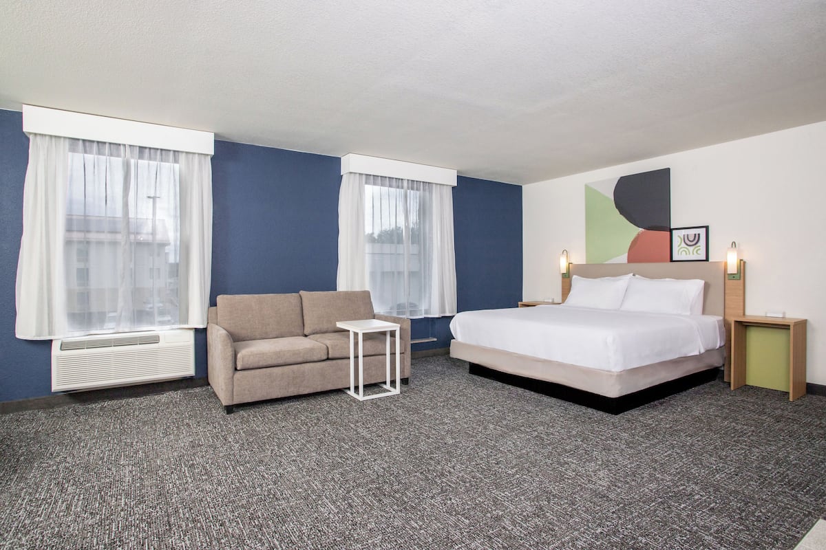 Studio Suite, 1 King Bed | Premium bedding, desk, laptop workspace, blackout curtains