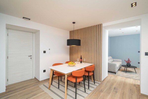 アパートメント (Premium One Bedroom Apartment with Se) | ダイニングルーム