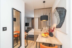 Studio (Studio Apartment with Sea View - 1) | Dining room