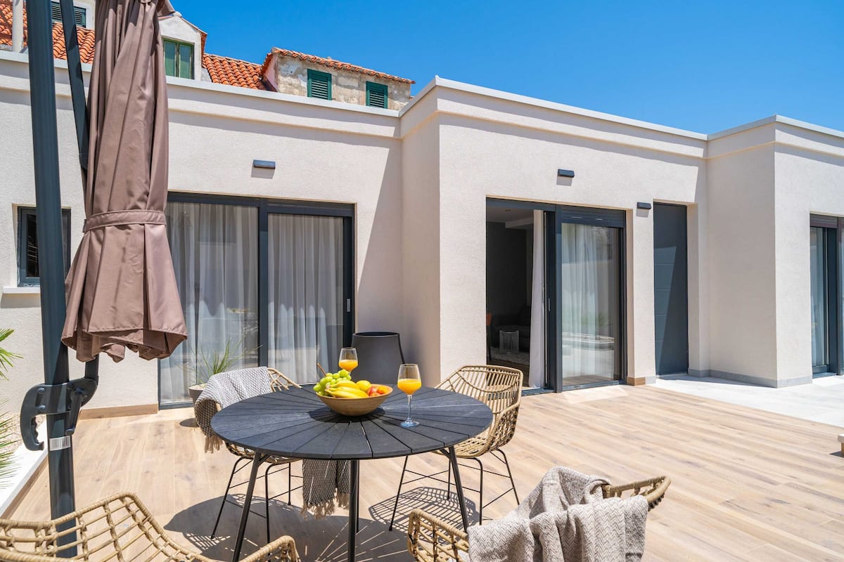 Apartment (Luxury One Bedroom Apartment with Ter) | Terrace/patio