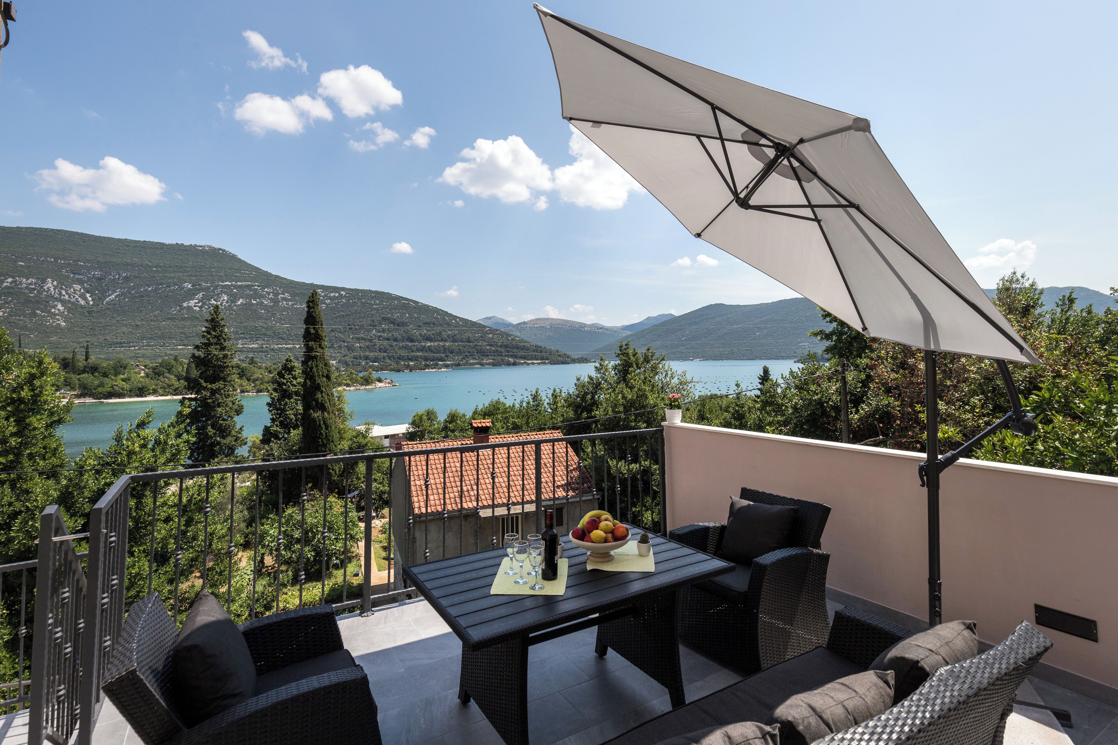 House (Two Bedroom Holiday Home with Terrace) | Terrace/patio