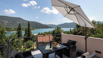 House (Two Bedroom Holiday Home with Terrace) | Terrace/patio