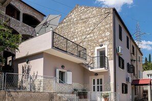 Ferienhaus (Two Bedroom Holiday Home with Terrace) | Außenbereich