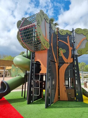 Children's area - Charmant Mobil Home Premium 6 Pers. Clim/tv , à 500m de la Plage (Vendres)