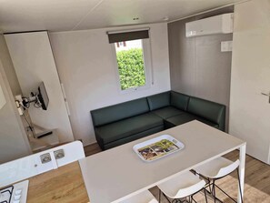 Interior - Charmant Mobil Home Premium 6 Pers. Clim/tv , à 500m de la Plage (Vendres)