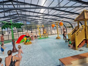 Indoor pool, outdoor pool - Charmant Mobil Home Premium 6 Pers. Clim/tv , à 500m de la Plage (Vendres)