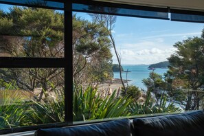 Interior - Luxury 1 bed 1 bath villa with an attached 1 bed 1 bath sleepout, perfect for 4 (Waiheke Island)