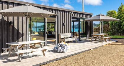 Wharetana Bay Villa - Wharetana Bay Villa is a premium two bedroom, two bathroom holiday villa making the property perfect for two couples or small family groups.