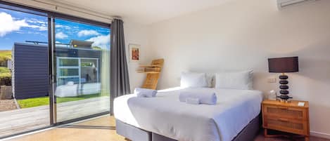 2 bedrooms, iron/ironing board, Internet, bed sheets