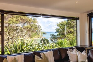 Interior - Wharetana Bay Villa - Wharetana Bay Villa is a premium two bedroom, two bathroom holiday villa making the property perfect for two couples or small family groups. (Waiheke Island)