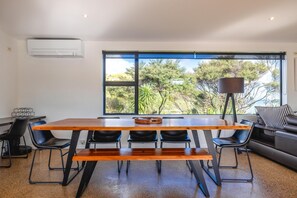 Interior - Wharetana Bay Villa - Wharetana Bay Villa is a premium two bedroom, two bathroom holiday villa making the property perfect for two couples or small family groups. (Waiheke Island)