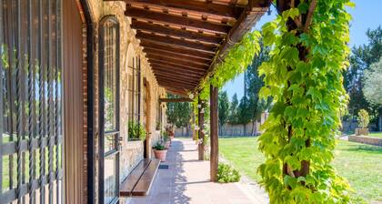 MAS MILLET: Wunderschönes Landhaus in Albons mit privatem Pool