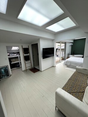 3 slaapkamers, een strijkplank/strijkijzer, wifi, beddengoed