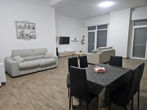 Family Studio Suite | Living area