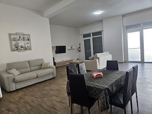 Family Studio Suite | Living area