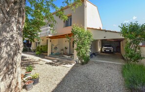 Exterior - Gorgeous home in Sorgues with WiFi (Sorgues)