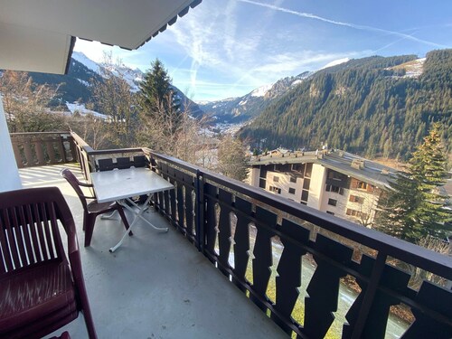 Large apartment near the center with balcony and covered parking