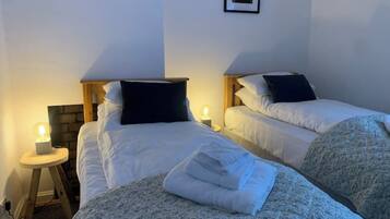 3 bedrooms, iron/ironing board, WiFi, bed sheets