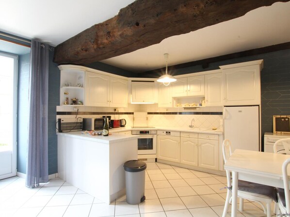 Fridge, microwave, dishwasher