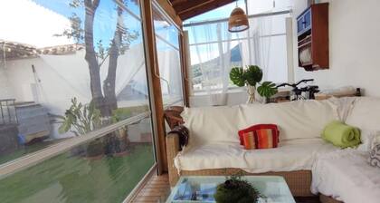 La Casita - Charme authentique avec piscine partagée à Benarrabá, Espagne