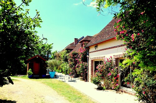 Maison de 500m² , Terrain 1 Hectare, Foret, Calme, une Heure de Versailles