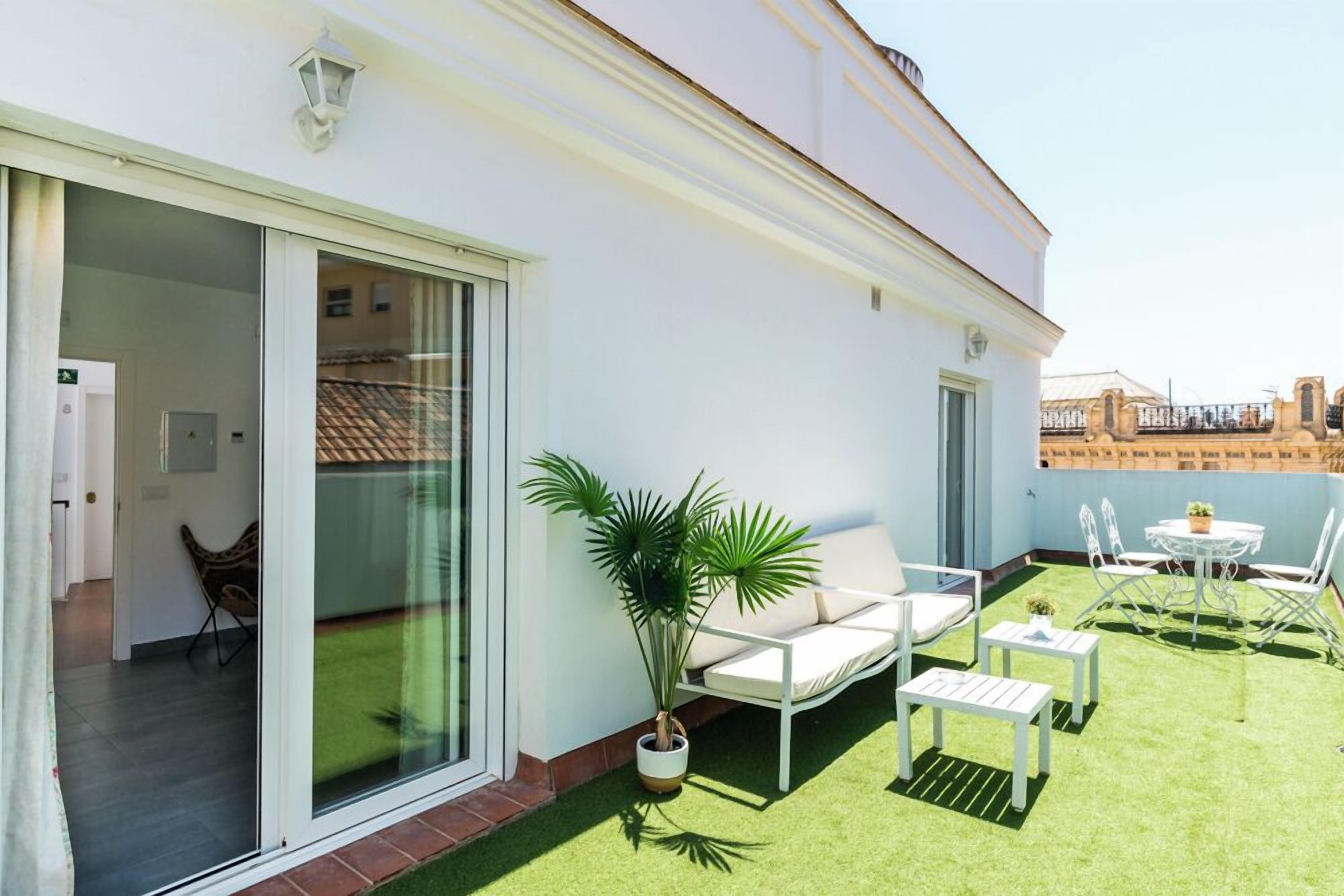 패밀리 아파트, 침실 2개 | 테라스/파티오