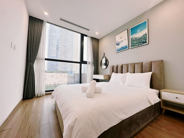 Signature Apartment, 1 King Bed, Balcony, City View - Vinhomes Skylake - Quylodge (Hanoi)