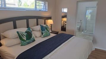 1 dormitorio, tabla de planchar con plancha, wifi y ropa de cama