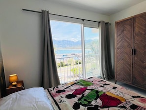 1 bedroom, bed sheets