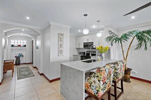 Fridge, microwave, oven, stovetop - Stylish Flamingo Condo with Ocean Views, Renovated Kitchen & Walkable Beach Access (Playa Flamingo)