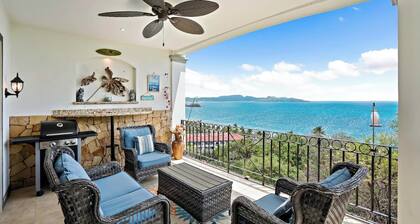 Stylish Flamingo Condo with Ocean Views, Renovated Kitchen & Walkable Beach Access