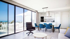Luxury Two-Bedroom Residence with Private Pool | إطلالة الغرفة