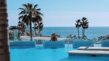 2 outdoor pools