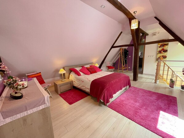 3 bedrooms, free WiFi - Modern Cottage Close to Downtown Amboise with Parking, WiFi, and Outdoor Terrace (Amboise)