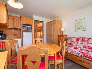 Dining - Studio cabin for 4 in Avoriaz with balcony and ski locker (Avoriaz)