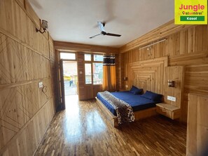 Deluxe Double Room | Free WiFi, bed sheets - Jungle by sturmfrei Kasol (Bhuntar)