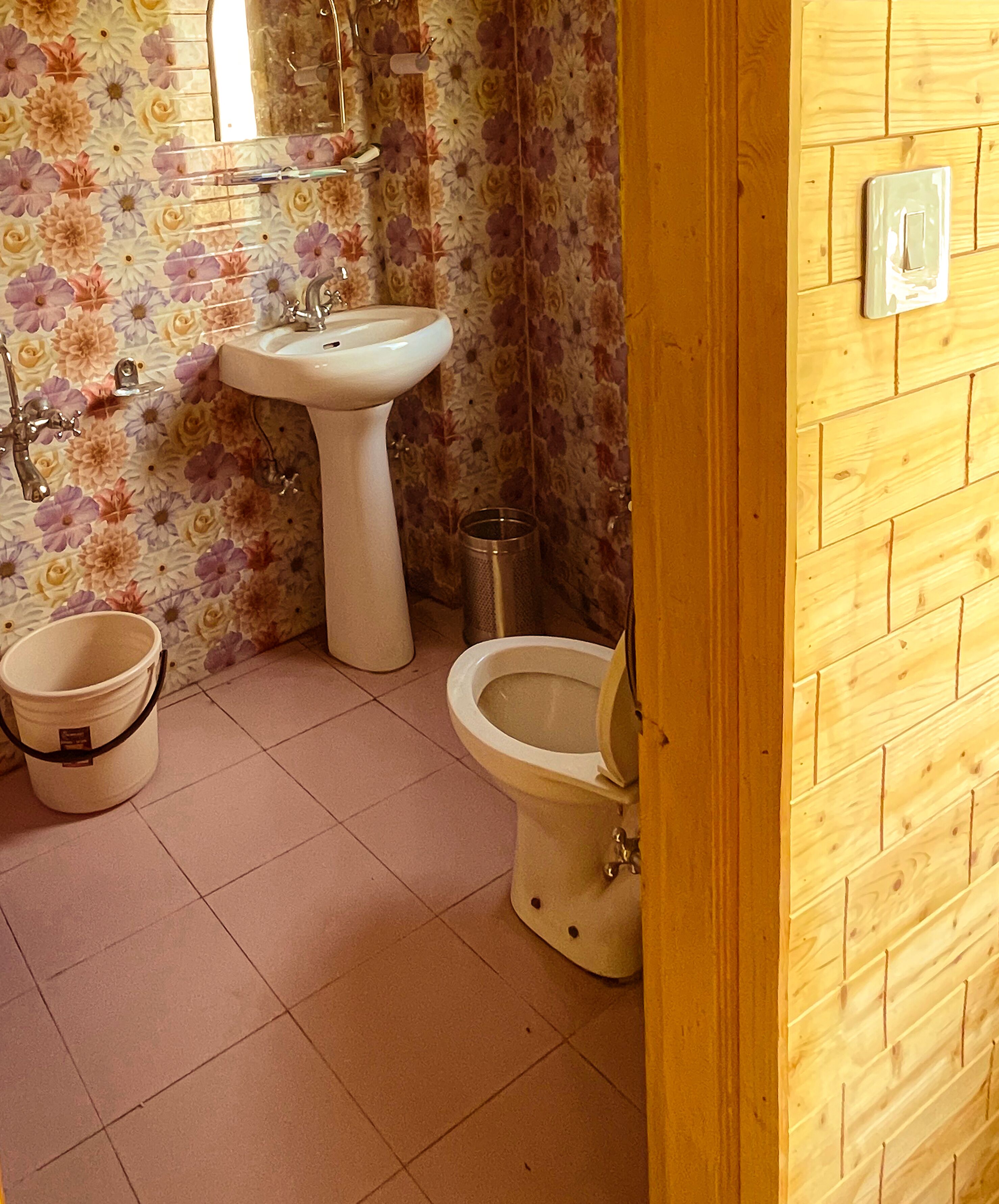 Dusche, Seife, Toilettenpapier