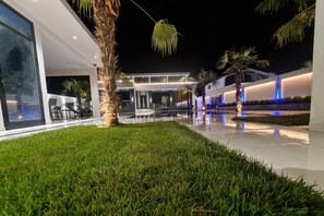 高級別墅, 泳池景 | 高級寢具、獨特設計、獨特裝修、書桌