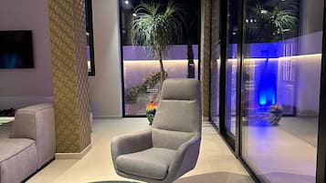 Villa Luxury, vista piscina | 8 camere, biancheria da letto di alta qualità, con stile personalizzato
